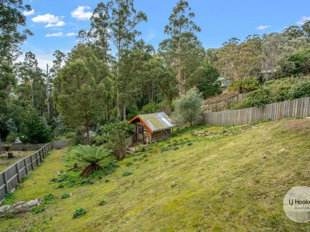South Hobart A rare bushland opportunity!