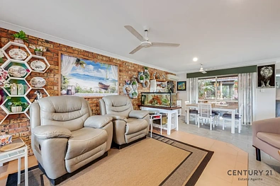 2/49 McCarthy Road, Avenell Heights, QLD 4670, 3 habitaciones, 1 baños, House