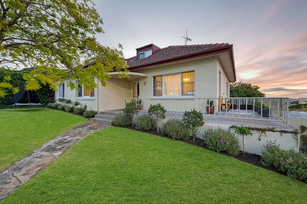 Warrnambool 5कमरा A Warm and Inviting Home with Space, Style, and Charm