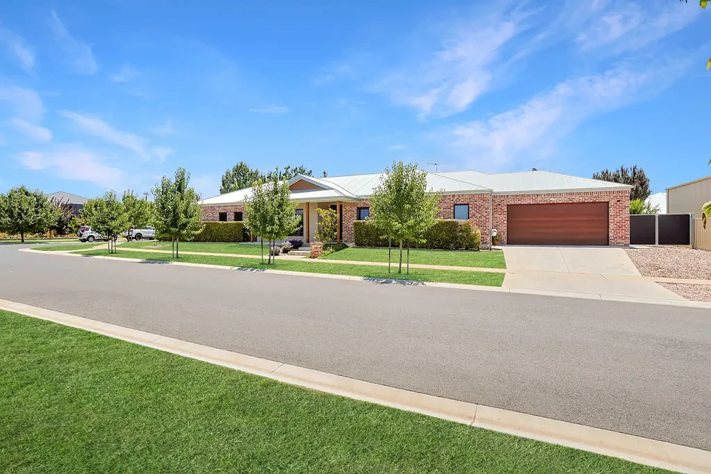 16 Toorak Drive, Irymple, VIC 3498