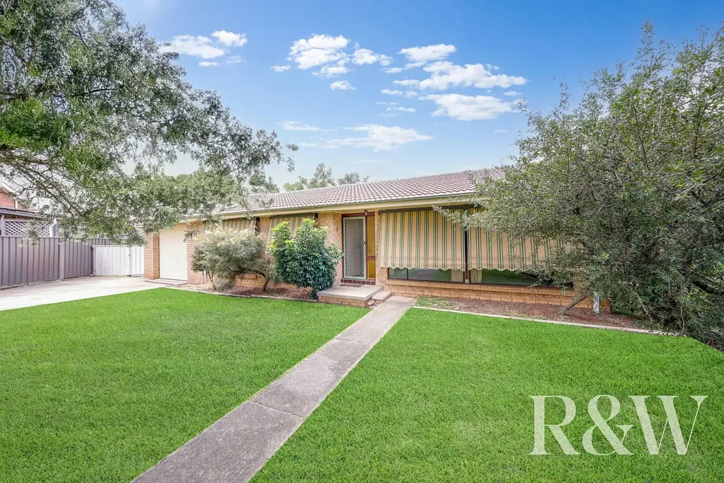11 Hudson Place, Ingleburn, NSW 2565
