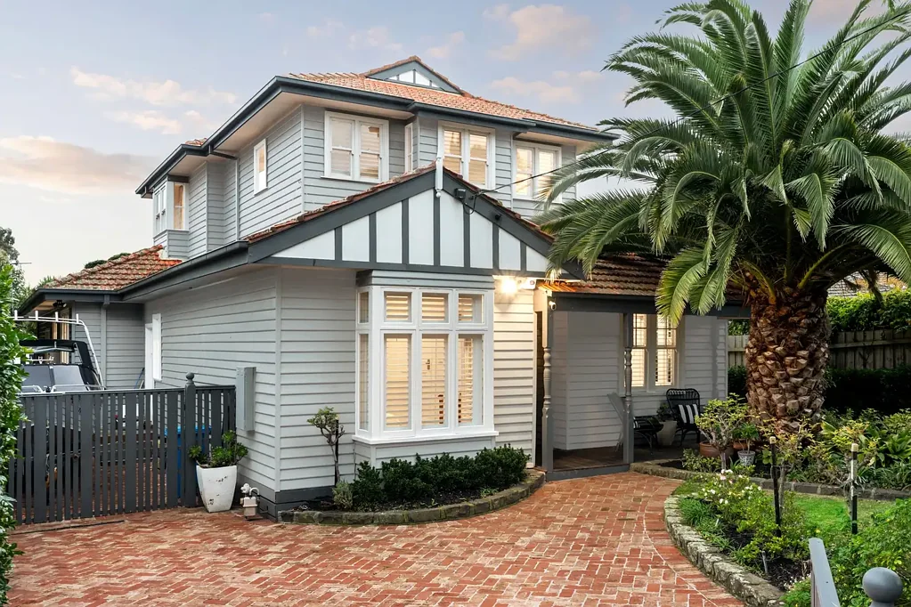 Sandringham 5房  Enviable Family Scale with a Poolside Oasis