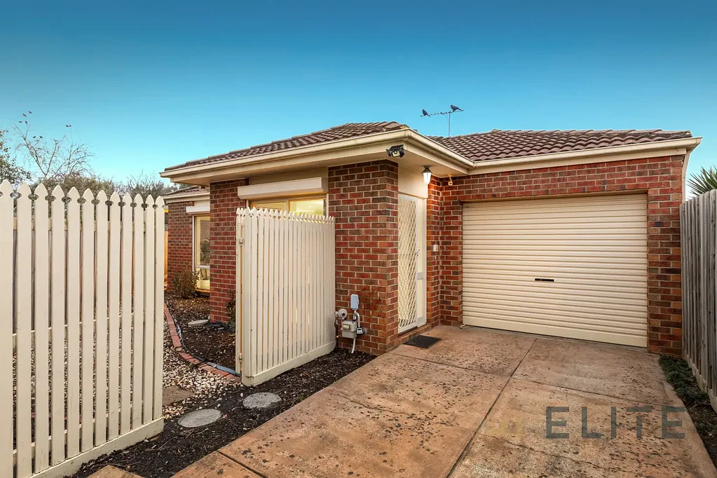 Berwick 3 Slaapkamer "VALUE HERE - 3 BEDROOMS, 2 BATHROOMS, NO BODY CORP - INSPECTION A MUST!"