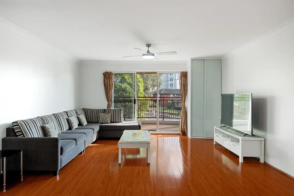 Toongabbie 2房  Full Brick 2-Bedroom Apartment � Steps to Toongabbie Station, Shops & Schools