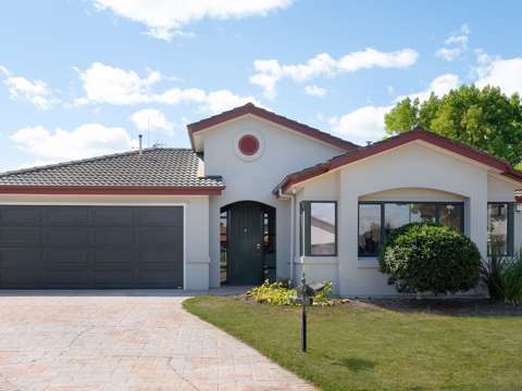 Flagstaff 3房 全新粉刷，Discovery Park美景尽收眼底，学区优秀，​生活品质之选！ Freshly Updated & Perfectly Located
