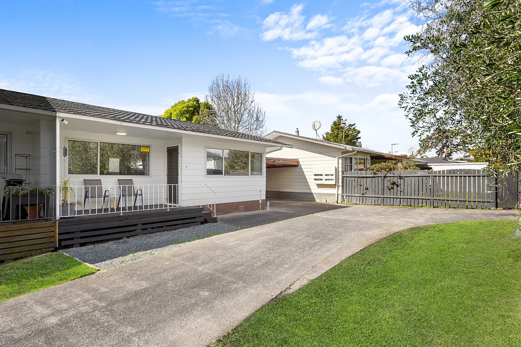 Te Atatu Peninsula 2Moenga 2 Bed Bliss in Bayside