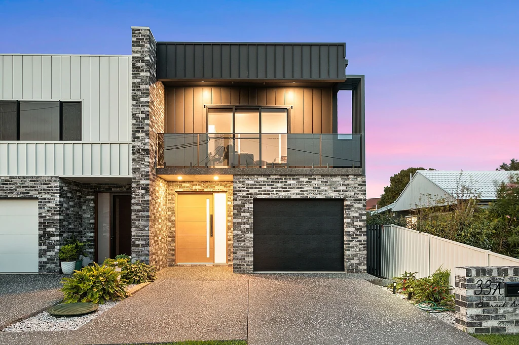 Barrack Heights 3침실 STUNNING CONTEMPORARY HOME WITH RESORT-STYLE LIVING