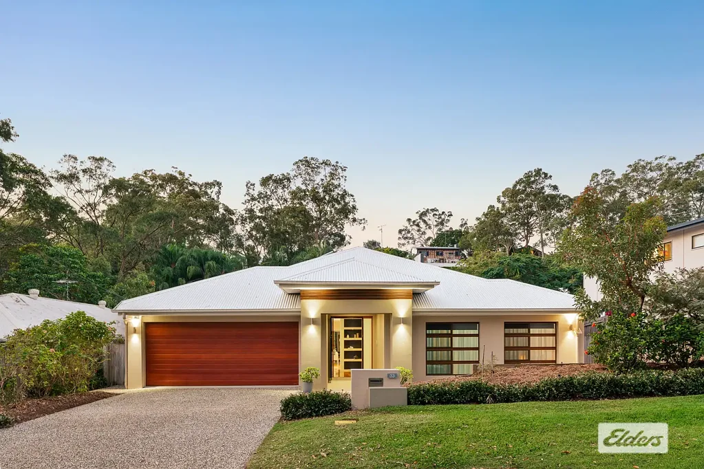 Daisy Hill 4房 DAISY HILL核心地段的行政住宅！ EXECUTIVE HOME IN PRIME DAISY HILL POCKET!