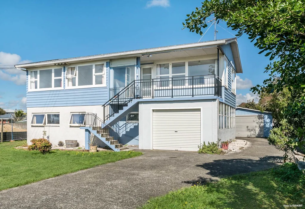 Orewa 5chambre Prestigious Coastal Opportunity: Exclusive Hom...