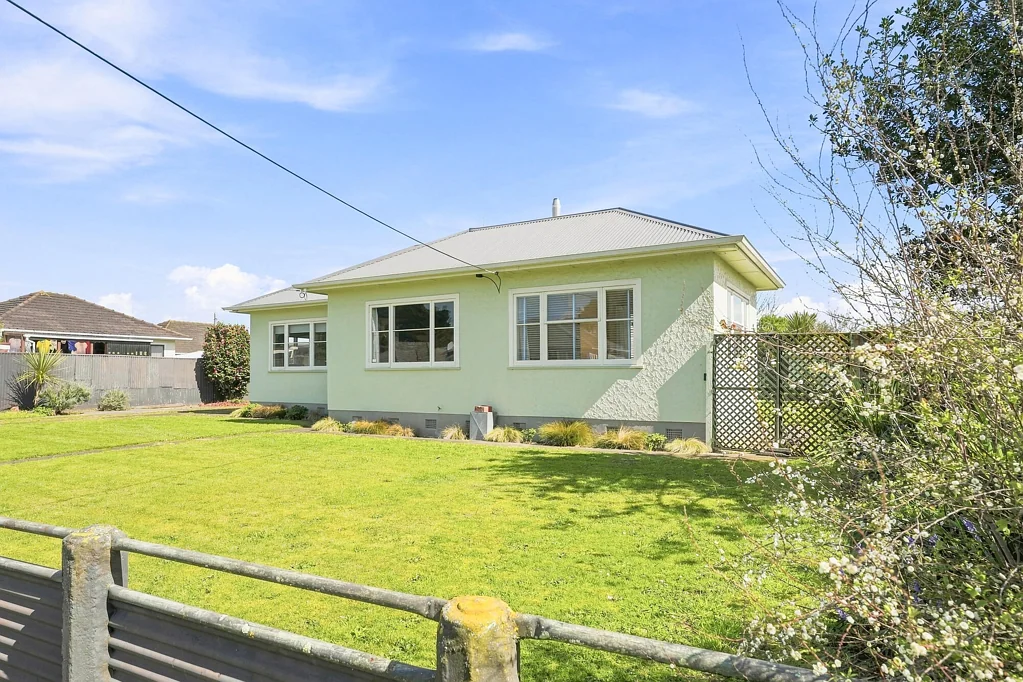 Whanganui East 3બેડરૂમ Space, character and plenty of potential