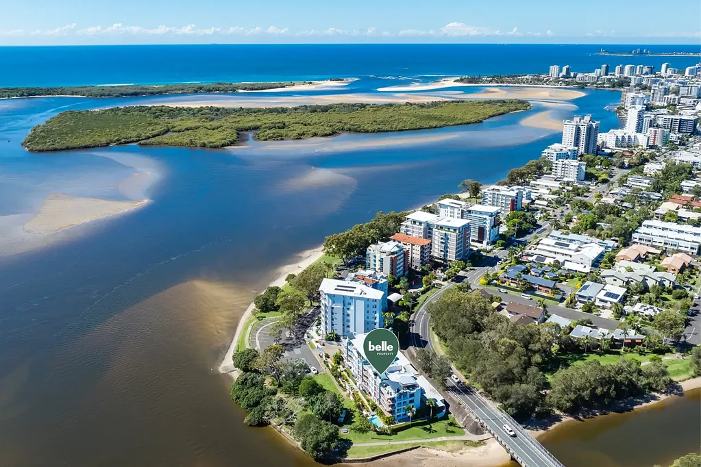Immaculate 3-Bedroom Furnished Apartment with Private Rooftop & River Views
