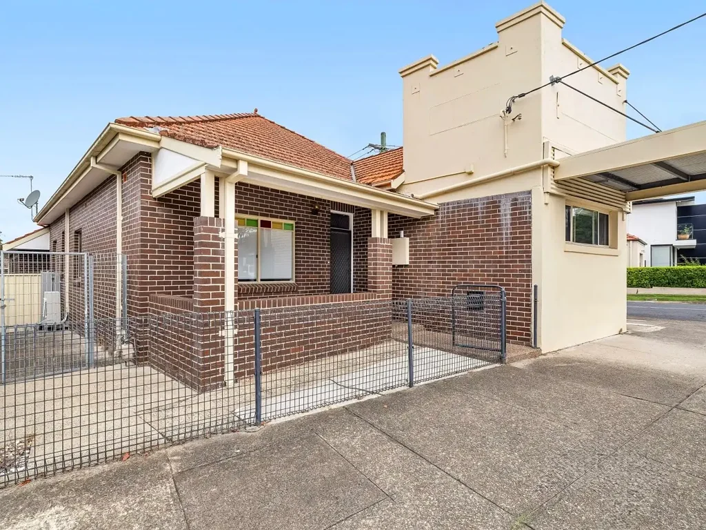 Spacious & Modern 3-Bedroom Residence in a Convenient Concord Location
