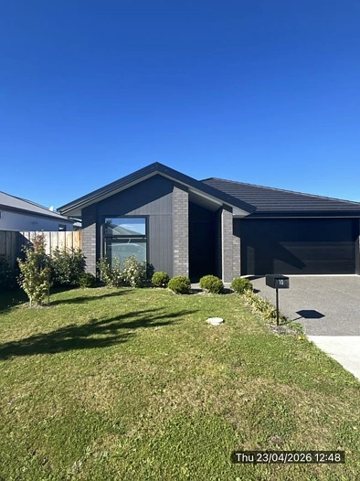 Near new family home Woodend Ravenswood