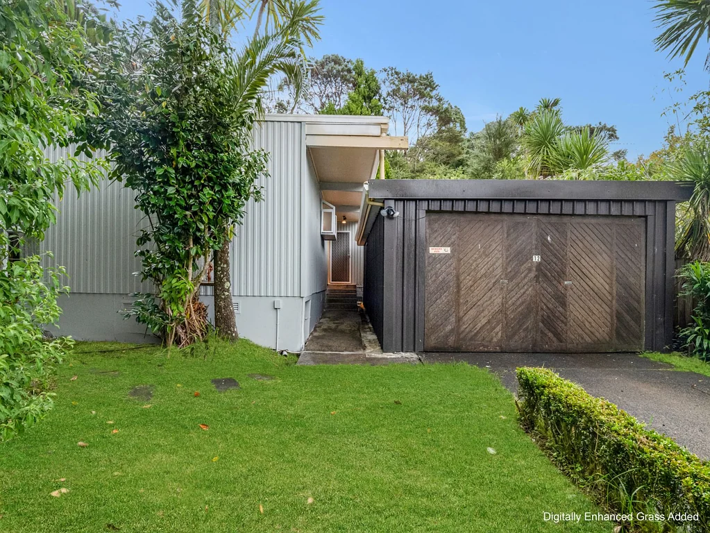 Glen Eden 3Moenga Calm, Convenient & Value Add Potential!