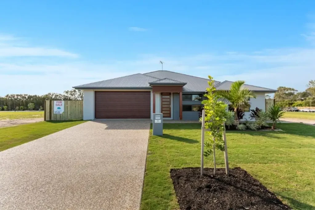 Caboolture 4房 宽敞四房住宅 630㎡阔绰地块 现代石材厨房 超大双车库 主卧豪华套间 开放式生活区 充足户外空间 EXCLUISVE 240m2 FAMILY SIZED HOME & LAND ON A 630m2 ALLOTMENT!!!