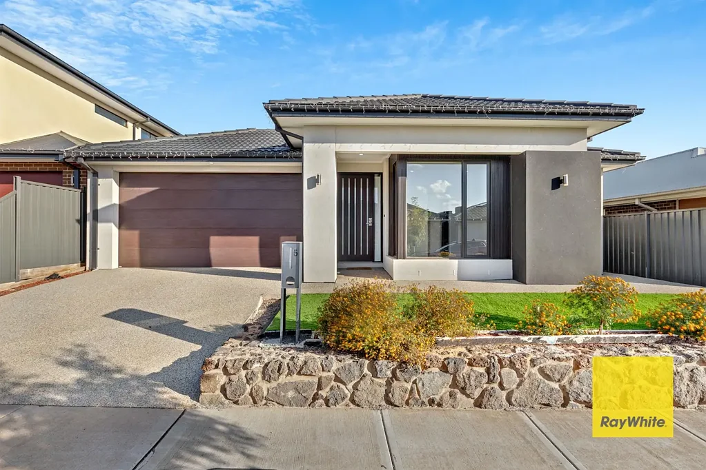 Build Memories in Your New Home at 5 Amiata Drive!!!