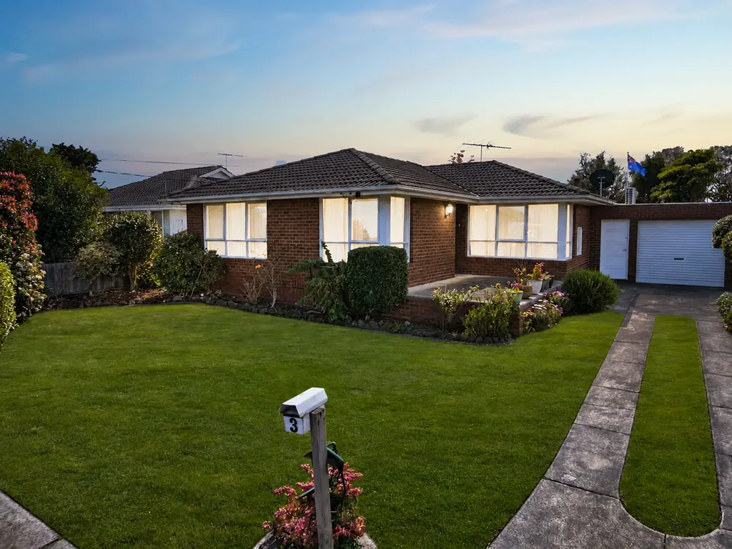 Springvale South 3બેડરૂમ A Classic Family Beauty, First Time Offered!