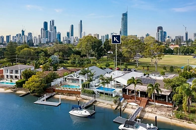 Surfers Paradise 4 Slaapkamer Waterfront Luxury with Capri on Via Roma at Your Doorstep