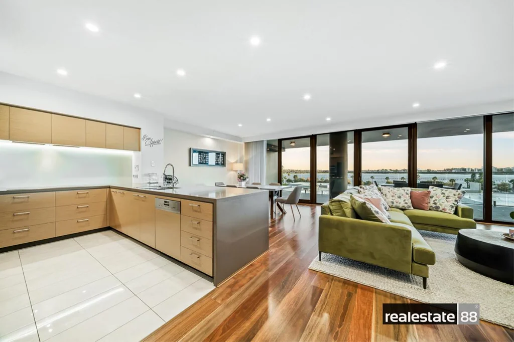 East Perth 3ਬੈੱਡਰੂਮ ONE OWNER SINCE BRAND NEW - IMMACULATE CONDITION THROUGHOUT!