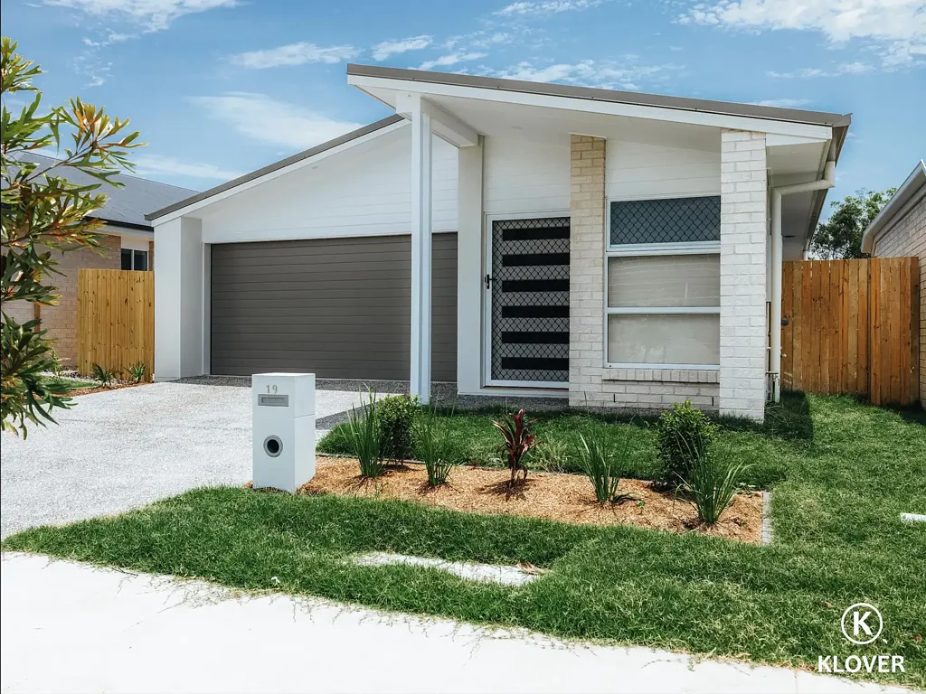 *🏡 Brand New Bliss in 'Pebble Creek' Estate! Explore the Elegance of 19 Pike Road, South Maclean! 🌟*