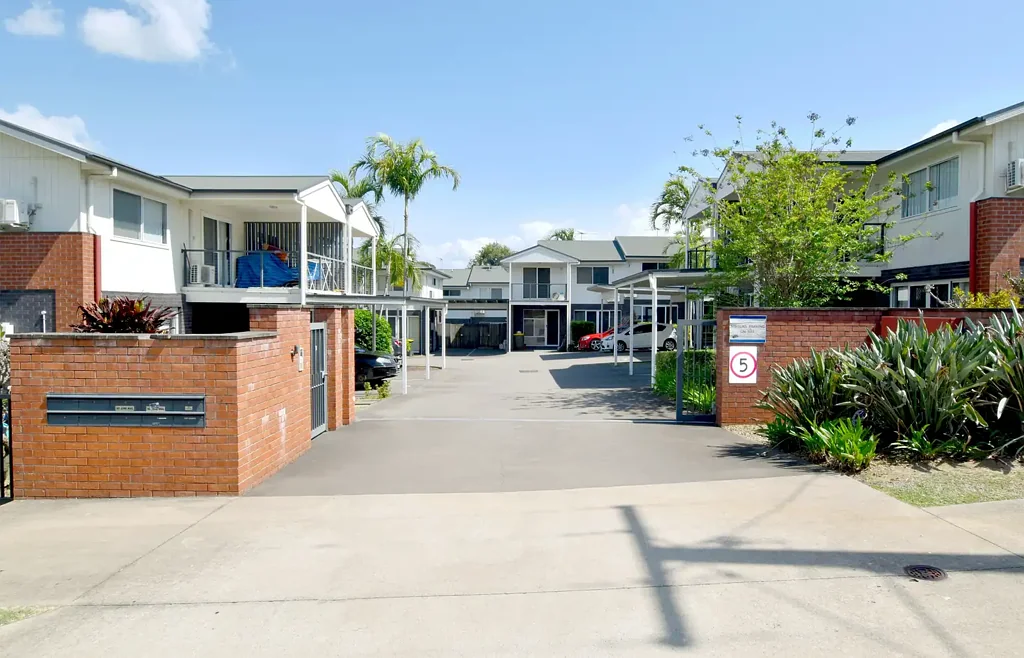 APPROVED APPLICATION:: FULLY FURNISHED & NEAT AS A PIN - EASY LIVING STARTS HERE!