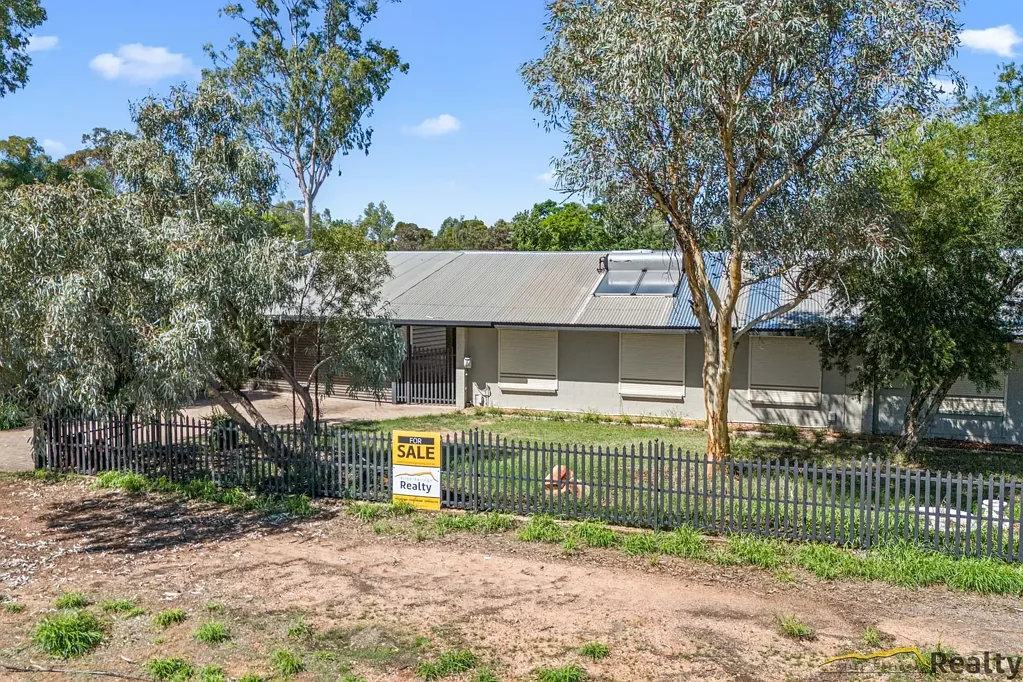 East Side 4Moenga FAMILY HOME ON KURRAJONG!