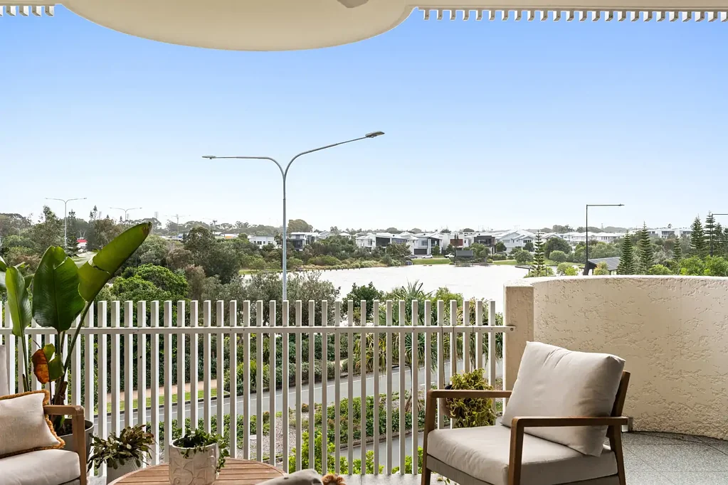 Bokarina 3 Slaapkamer Luxury Beachside Living at The Curl – Spacious Three-Bedroom Apartment
