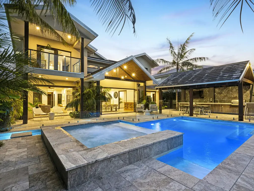 Helensvale 4 Slaapkamer Luxury Waterfront Living in the Exclusive Serenity Shores Estate