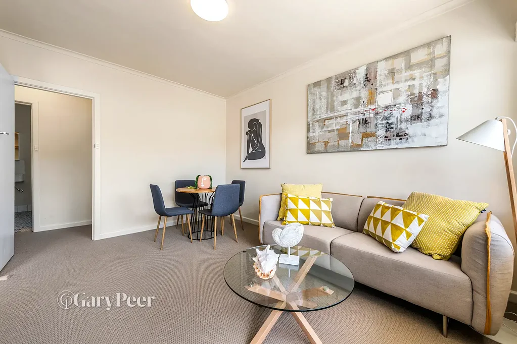 Glen Huntly 2Moenga Excellent first home or Investment builder