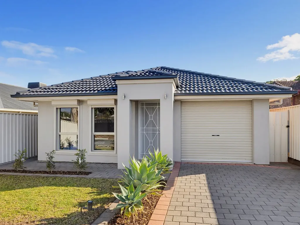 Morphett Vale 3 Bedroom Modern Courtyard Home with Flexible Family Living