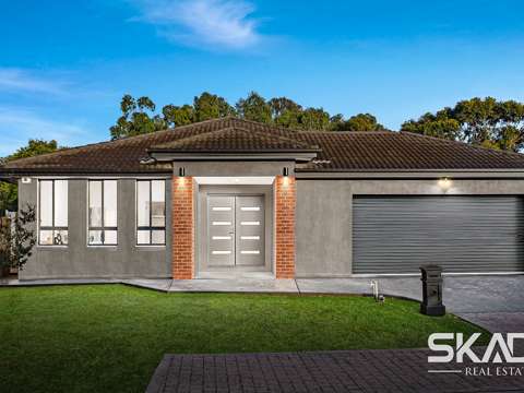 Craigieburn 3 Bedroom Modern Style Renovated Home with Space, Style & Location !!