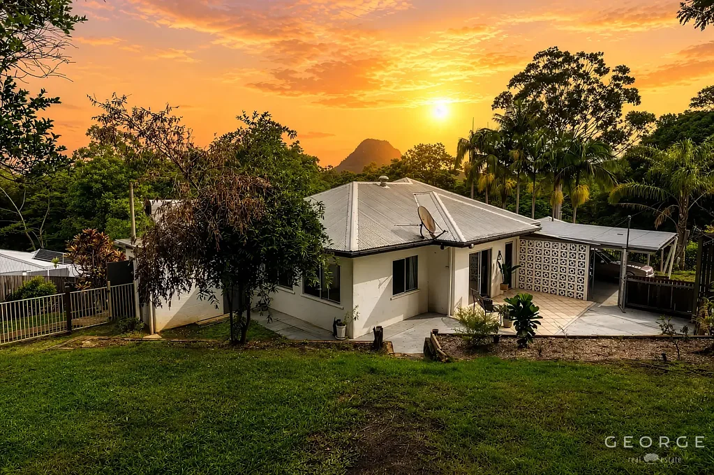 Pomona 3房  Post-War Charmer: Pool, Mountain View, Large Shed + More…