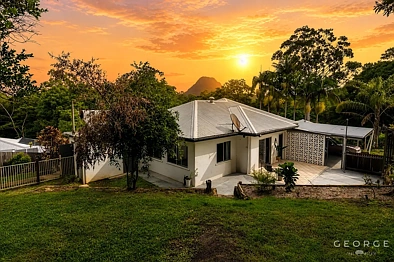 Pomona 3房  Post-War Charmer: Pool, Mountain View, Large Shed + More…