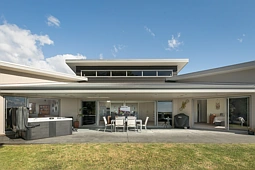 200 Tony Avenue, Kopu
