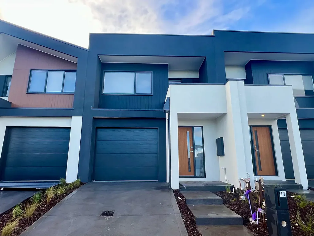 Modern Townhouse Living Awaits in Tarneit