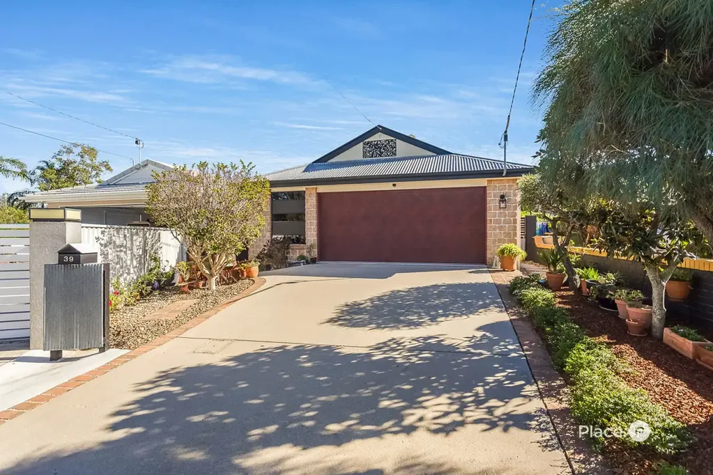 Clontarf 3Moenga Wendy Crescents Well-Kept Secret!