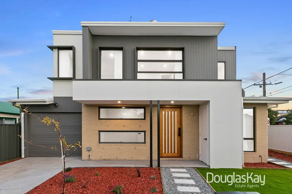 Braybrook 4房 Premium finishes 全屋定制 40mm石台面 北向采光 EV充电 双层厨房 中心地段 Luxury Brand New Living. A Premium Finish Never Seen.
