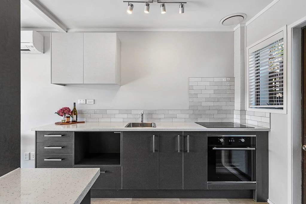 Henderson 1બેડરૂમ Renovated Studio + Yard – Must Sell