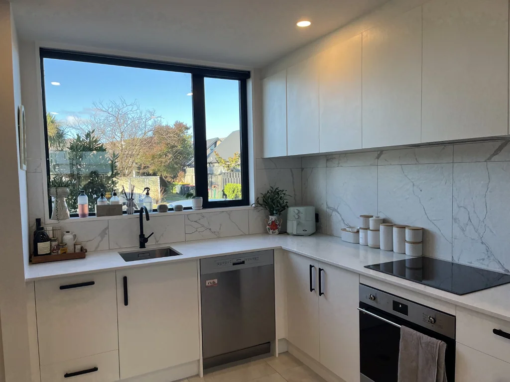 Modern Two bedroom touwnhouse in Woolston.