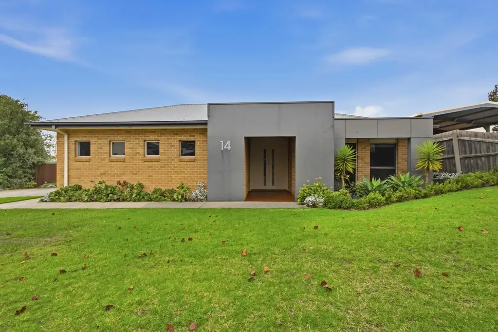Traralgon 4部屋 Exceptional Family Home with Three Living Areas