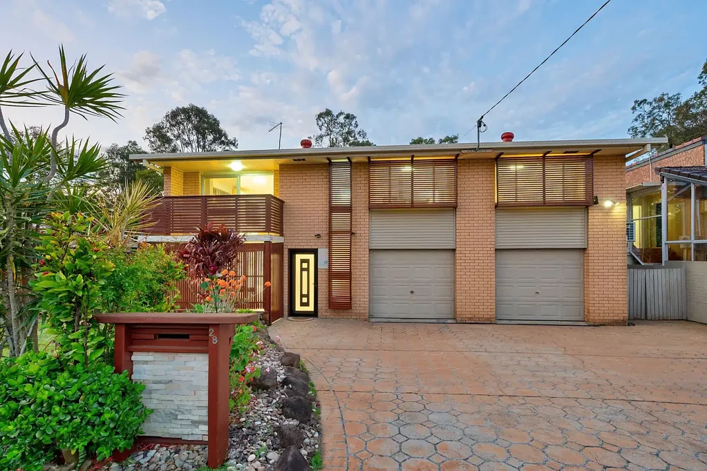 Sunnybank 3部屋 Light-Filled Family Home with Pool, Entertainer's Deck & Parkside Position!