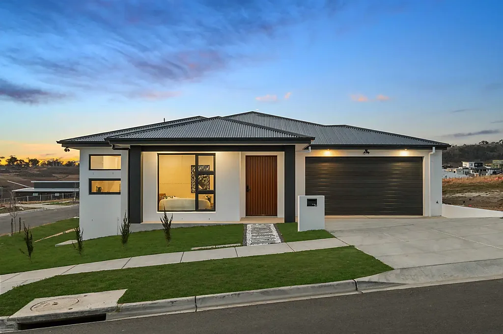 34 Apuatimi Crescent, Whitlam, ACT 2611