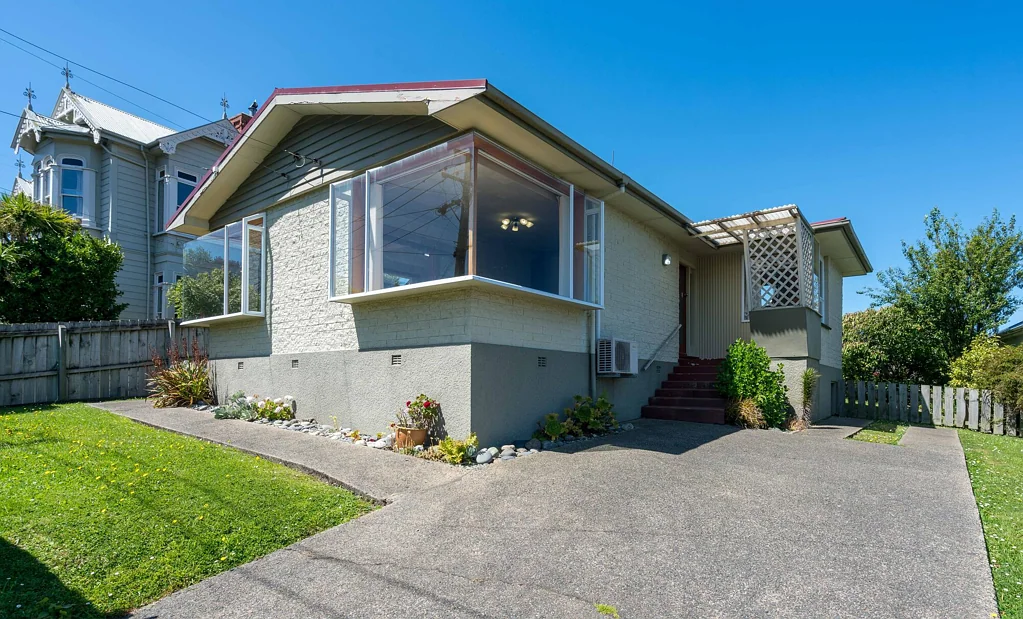 TWO BEDROOM IN PORT CHALMERS