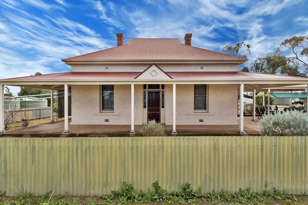 Grace Plains 3房  Tranquil Tank Road Treasure with Space for the Whole Family
