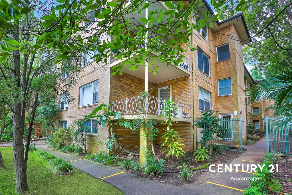 Strathfield 2Zimmer Stylish Ground Floor Apartment in Prime Strathfield Location