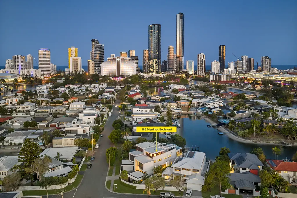 Broadbeach Waters 5غرفة نوم Luxurious Tri-Level Entertainer - Highly Sought-After Location - Will Sell Prior to Auction!