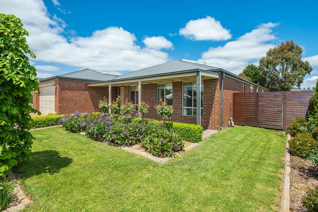 Romsey 4房  Elevated Block, Expansive Grounds, Exceptional Living: Discover Your Family's Oasis.