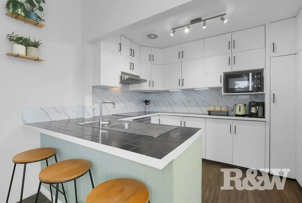 Renovated HOME with One-Bedroom Self-Contained In-Law Accommodation with Its private entrances