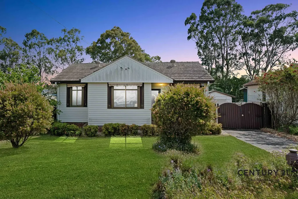 Seven Hills 3ਬੈੱਡਰੂਮ Huge 1,124 m² Block with Endless Potential – Build Duplex + Houses, Two Houses + Granny Flat (STCA)