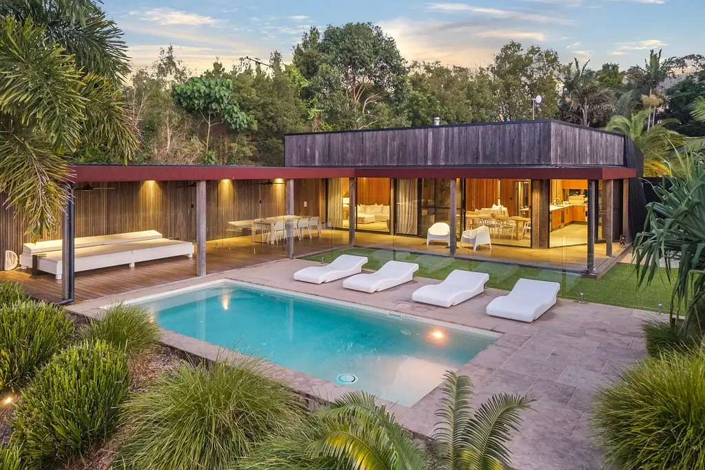 Bangalow 9Moenga Luxurious multi-residence estate with stunning architectural appeal